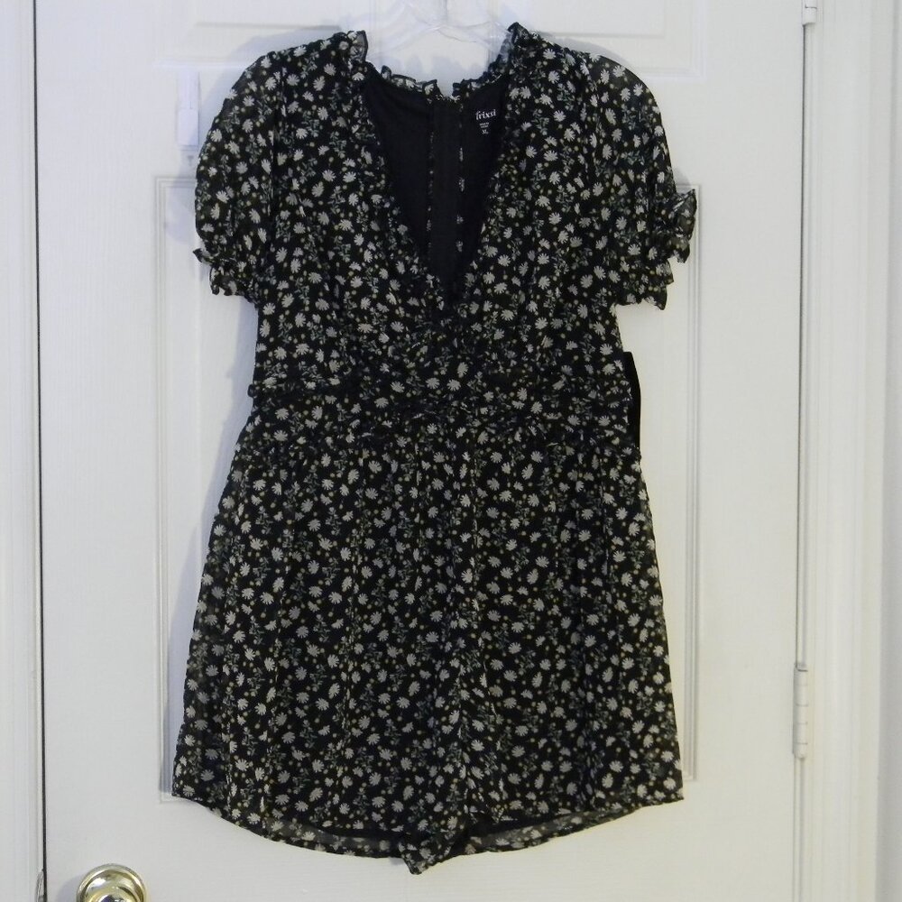 Trixxi Black Ditzy Floral Romper Black Short Set Sz M NWT Spring Easter